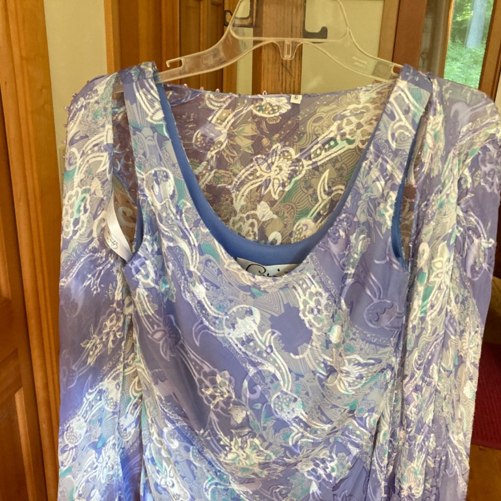 Dress - Picture 2 of 4